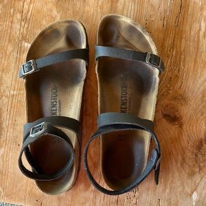 Birkenstock Daloa black size 10 narrow